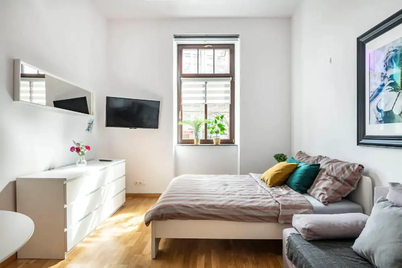 Uroczy Apartament Obok Opery I Dworca Glownego Z Netflix Krakow Poland