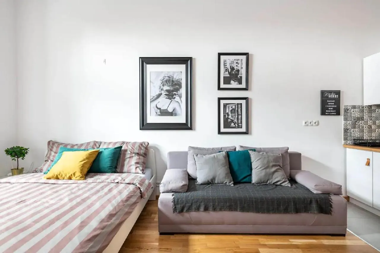 Uroczy Apartament Obok Opery I Dworca Glownego Z Netflix Krakow 0*,  Poland