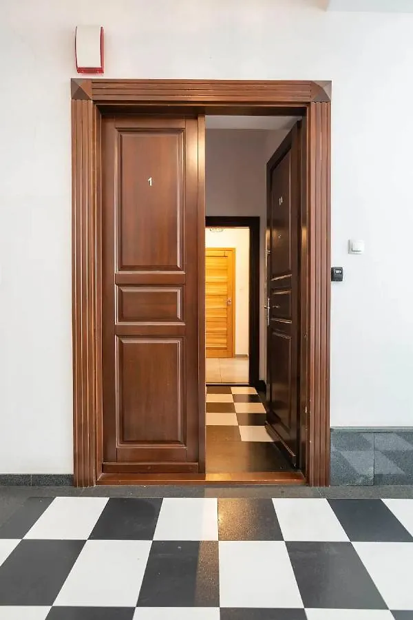Uroczy Apartament Obok Opery I Dworca Glownego Z Netflix Krakow 0*,  Poland