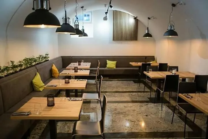 Uroczy Apartament Obok Opery I Dworca Glownego Z Netflix Krakow 0*,