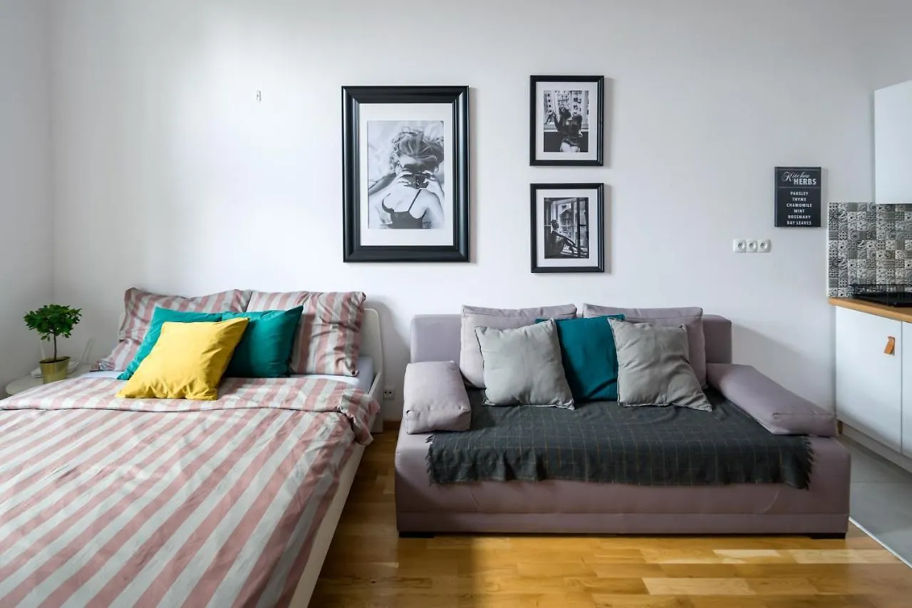 Apartment Uroczy Apartament Obok Opery I Dworca Glownego Z Netflix Krakow Poland
