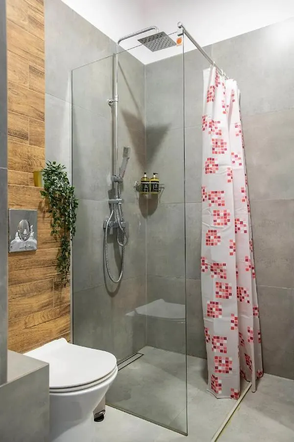 Uroczy Apartament Obok Opery I Dworca Glownego Z Netflix Krakow Apartment